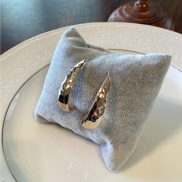 Earrings - Picture 6 of 9